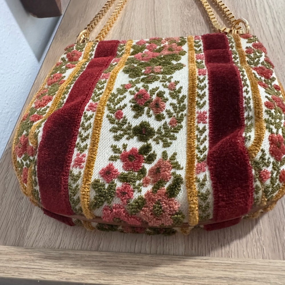 Coblentz Floral Velvet Vintage Chain Strap Bag - Picture 2 of 7